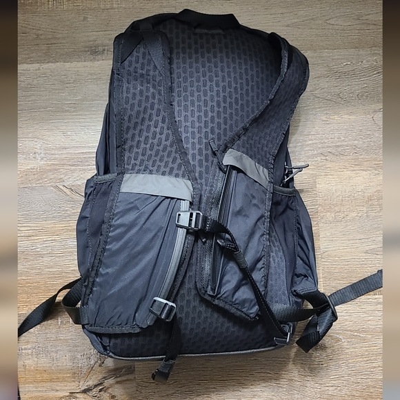 Lululemon Running Backpack - Picture 3 of 3
